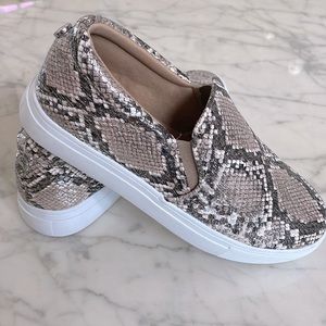 Steve Madden girl’s slip on sneakers